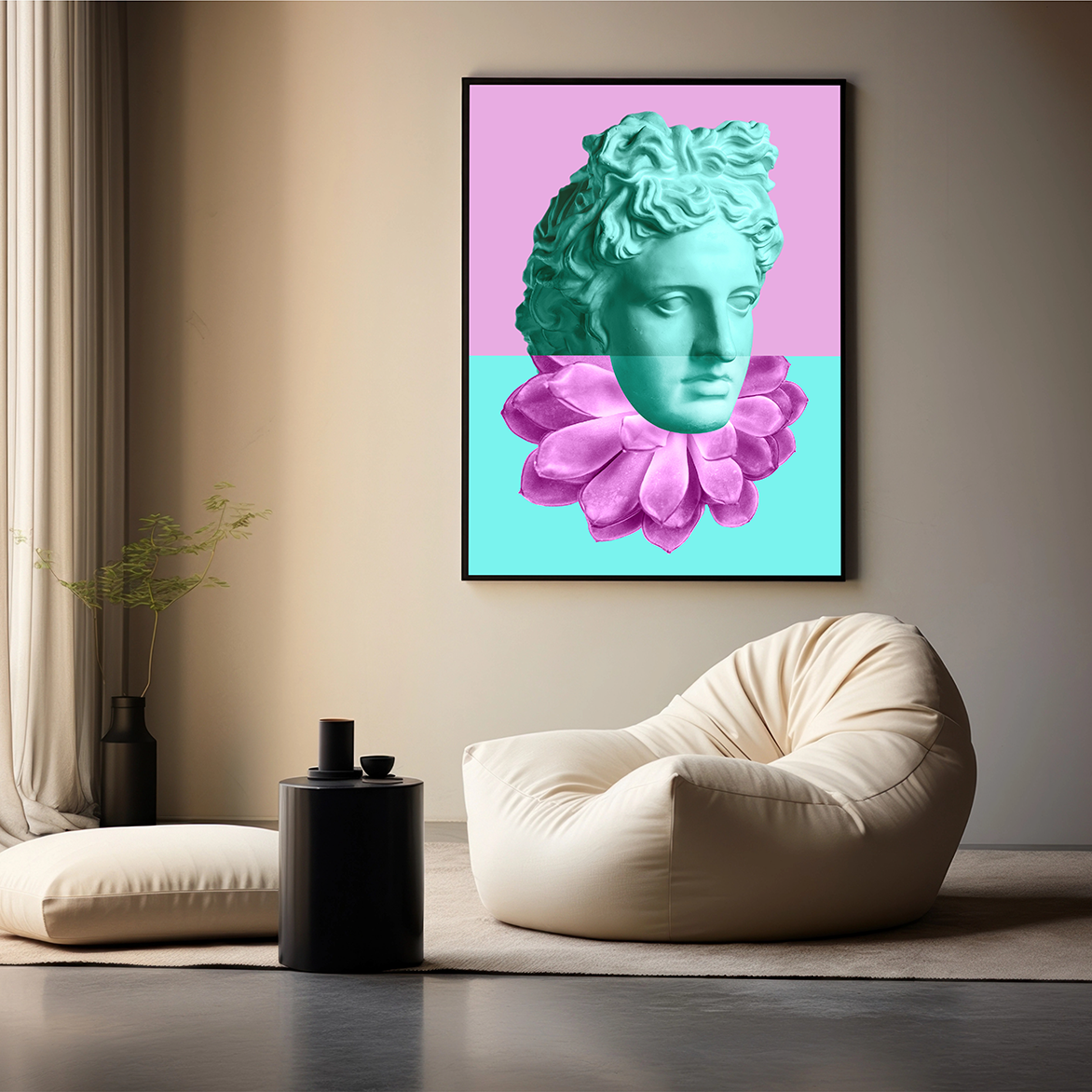 Neon Apollo Bloom pop-art wanddecoratie in moderne woonkamer met beige fauteuil en minimalistische inrichting.
